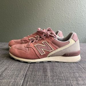 New Balance Sneakers (Dusty Rose/Gray)